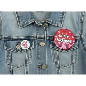 Valentine's Day "Be My Valentine" & "Kiss Me" Button Pin Lot of 2